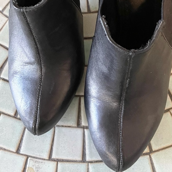 Sassy BCBG Paris stiletto booties! - Picture 5 of 14